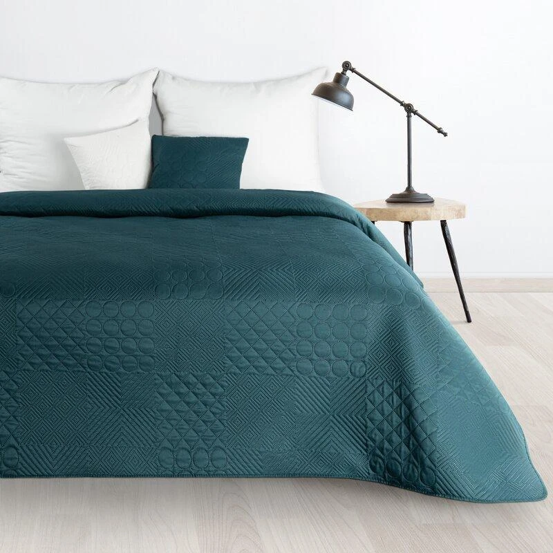 Eurofirany DESIGN 91 BONI / 5 Lovatiesė su karšto spaudimo technika įspaustu skiautinių motyvu, 220X240 cm, spalva: tamsi turkio Lovatiesė