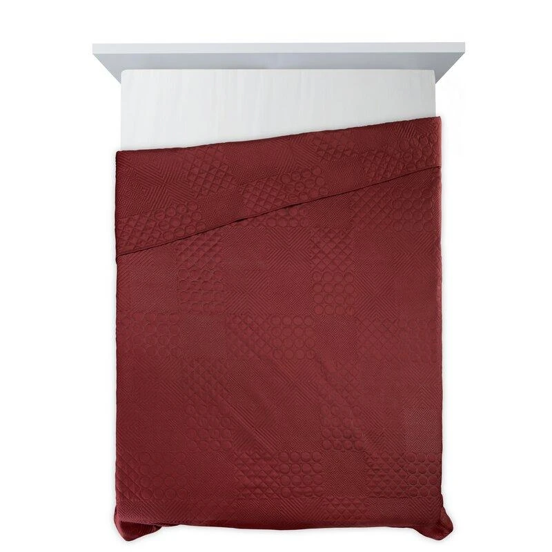 Eurofirany DESIGN 91 BONI / 5 Lovatiesė su karšto spaudimo technika įspaustu skiautinių motyvu, 170X210 cm, spalva: plytų Lovatiesė