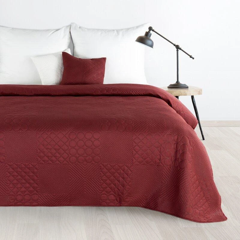 Eurofirany DESIGN 91 BONI / 5 Lovatiesė su karšto spaudimo technika įspaustu skiautinių motyvu, 220X240 cm, spalva: plytų Lovatiesė