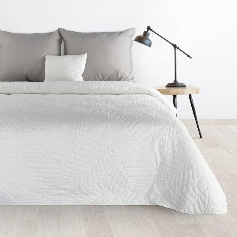 Eurofirany DESIGN 91 BONI / 6 Lovatiesė, dygsniuota karšto spaudimo būdu su lapų raštu, 170X210 cm, spalva: balta Lovatiesė