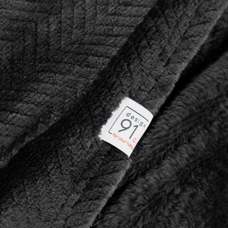 Eurofirany DESIGN 91 CINDY5 Minkštas ir švelnus pledas su įspaustu eglutės raštu, 170X210 cm, spalva: juoda