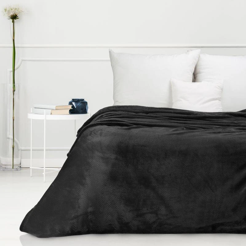 Eurofirany DESIGN 91 CINDY5 Minkštas ir švelnus pledas su įspaustu eglutės raštu, 170X210 cm, spalva: juoda
