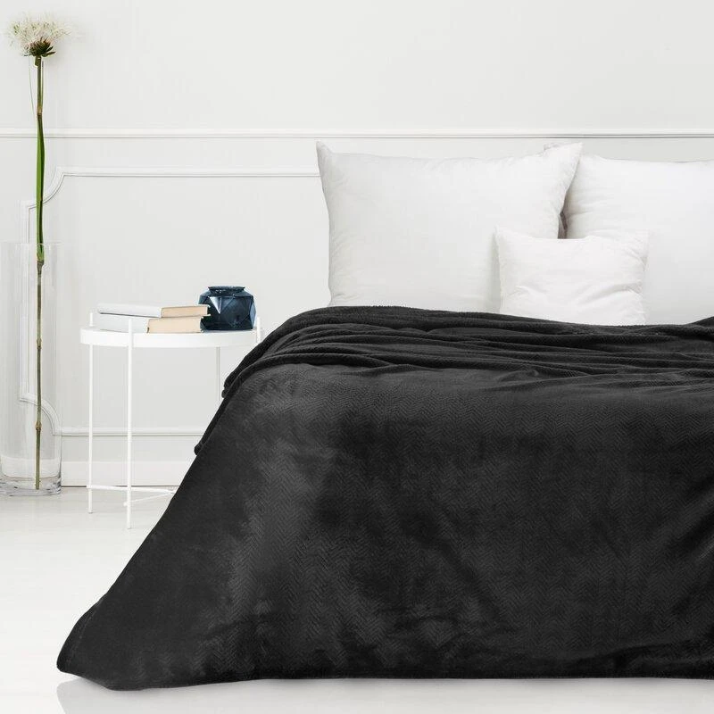Eurofirany DESIGN 91 CINDY5 Minkštas ir švelnus pledas su įspaustu eglutės raštu, 150X200 cm, spalva: juoda