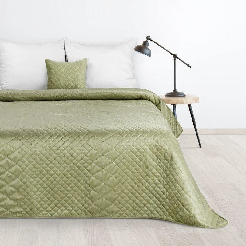 Eurofirany DESIGN 91 LUIZ / 3 Aksominė lovatiesė, dygsniuota karšto spaudimo būdu su geometriniu raštu, 220X240 cm, spalva: šviesi žalia Lovatiesė