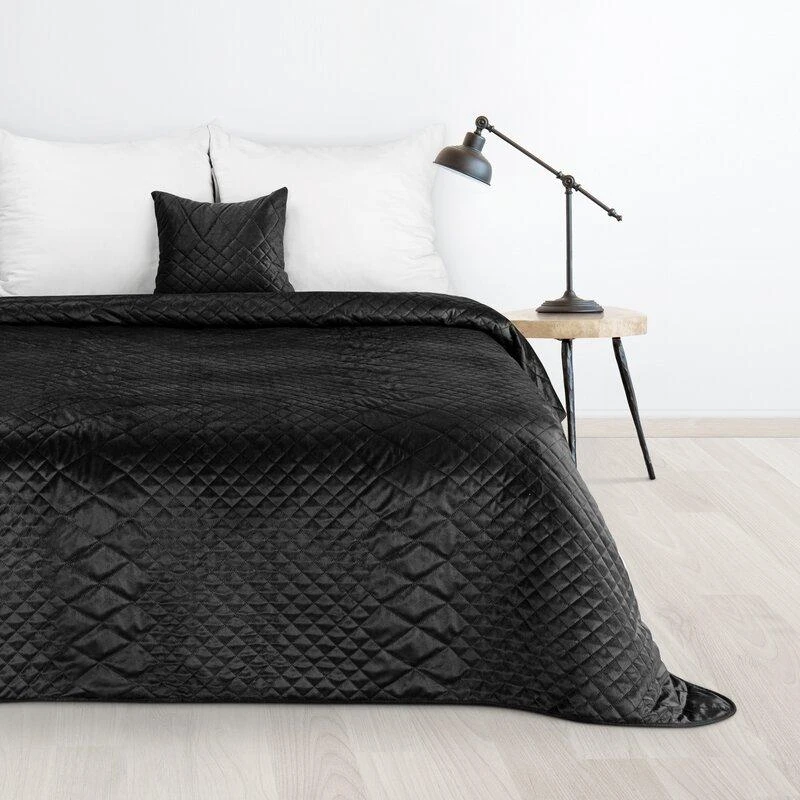 Eurofirany DESIGN 91 LUIZ / 3 Aksominė lovatiesė, dygsniuota karšto spaudimo būdu su geometriniu raštu, 170X210 cm, spalva: juoda Lovatiesė