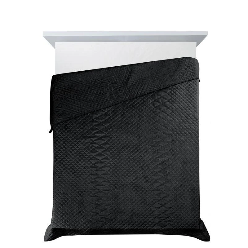 Eurofirany DESIGN 91 LUIZ / 3 Aksominė lovatiesė, dygsniuota karšto spaudimo būdu su geometriniu raštu, 170X210 cm, spalva: juoda Lovatiesė