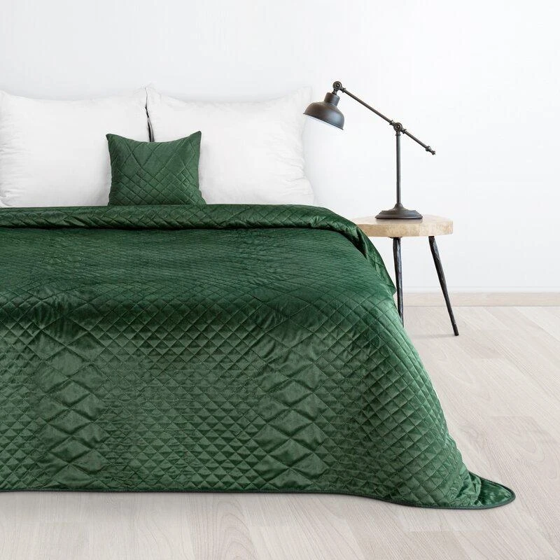 Eurofirany DESIGN 91 LUIZ / 3 Aksominė lovatiesė, dygsniuota karšto spaudimo būdu su geometriniu raštu, 170X210 cm, spalva: tamsi žalia Lovatiesė