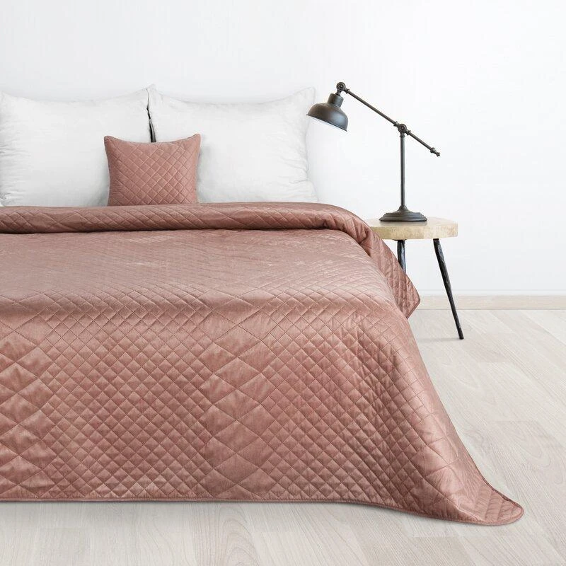 Eurofirany DESIGN 91 LUIZ / 3 Aksominė lovatiesė, dygsniuota karšto spaudimo būdu su geometriniu raštu, 170X210 cm, spalva: rožinė Lovatiesė