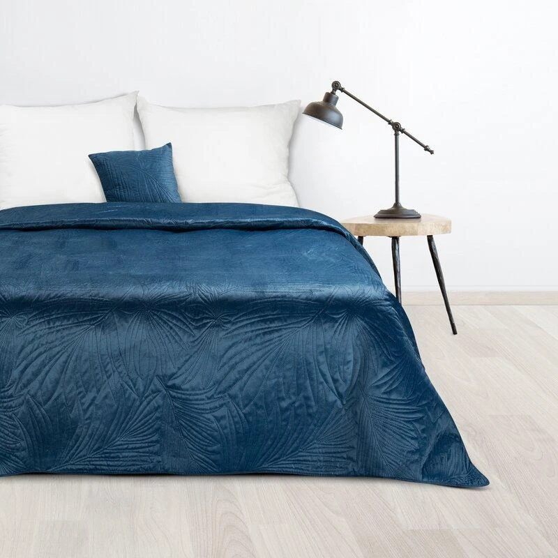 Eurofirany DESIGN 91 LUIZ / 4 Aksominė lovatiesė, dygsniuota karšto spaudimo būdu su palmių lapų raštu, 170X210 cm, spalva: mėlyna Lovatiesė