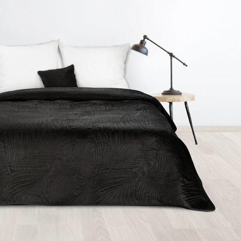 Eurofirany DESIGN 91 LUIZ / 4 Aksominė lovatiesė, dygsniuota karšto spaudimo būdu su palmių lapų raštu, 170X210 cm, spalva: juoda Lovatiesė