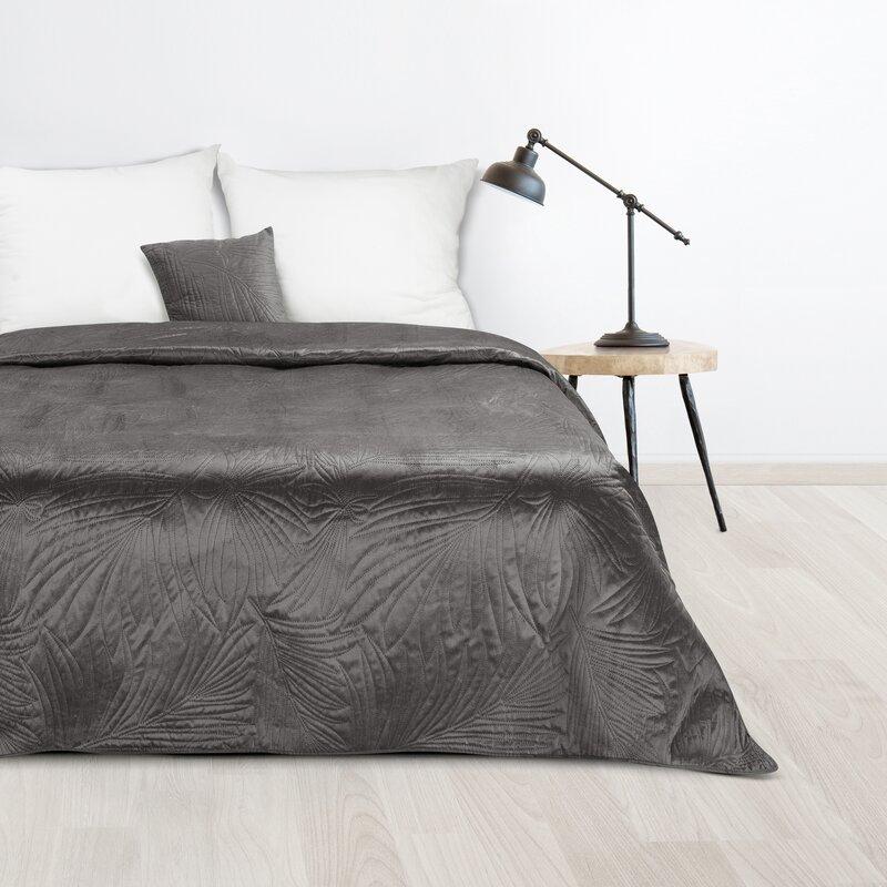 Eurofirany DESIGN 91 LUIZ / 4 Aksominė lovatiesė, dygsniuota karšto spaudimo būdu su palmių lapų raštu, 220X240 cm, spalva: grafito Lovatiesė