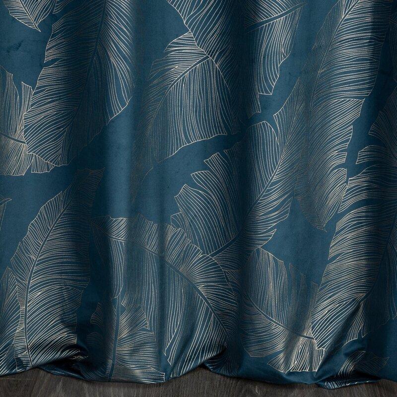 Eurofirany LIMITED COLLECTION MUSA2A Naktinė užuolaida iš minkšto aksomo su bananų lapų raštu, 140X250 cm, kilpos / žiedai, spalva: tamsiai mėlyna / šampano