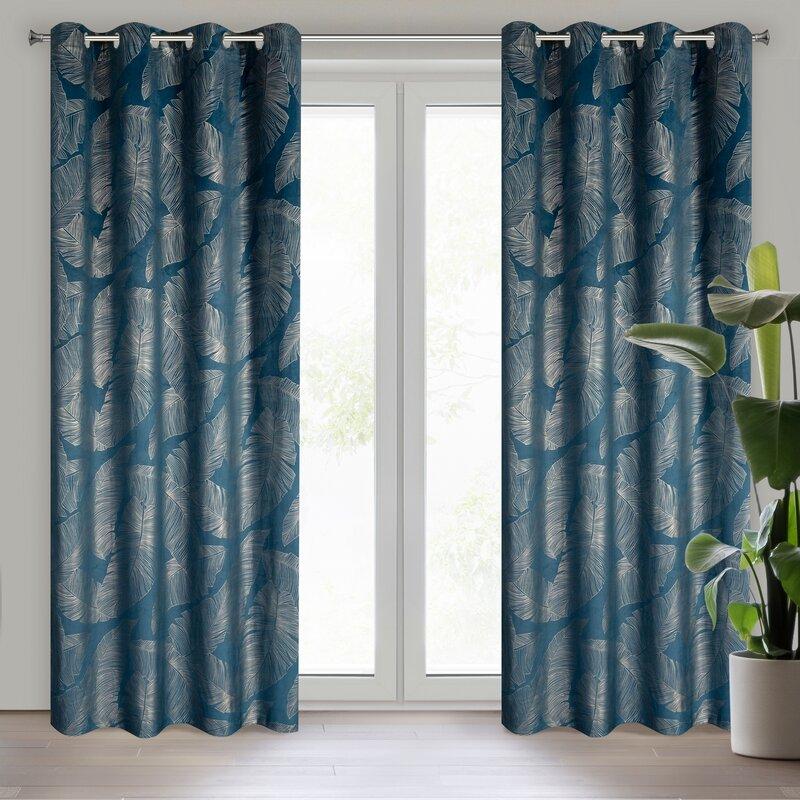 Eurofirany LIMITED COLLECTION MUSA2A Naktinė užuolaida iš minkšto aksomo su bananų lapų raštu, 140X250 cm, kilpos / žiedai, spalva: tamsiai mėlyna / šampano