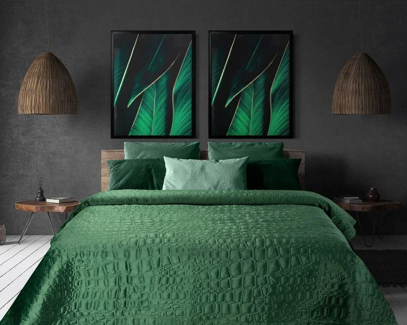 Eurofirany Tamsiai žalia krokodilo odos rašto dekoratyvinė lovatiesė, 280x260 cm, aksominė tekstūra, minkštas užpildas, miegamojo dekoras, prabangi lovos užtiesalė Lovatiesė