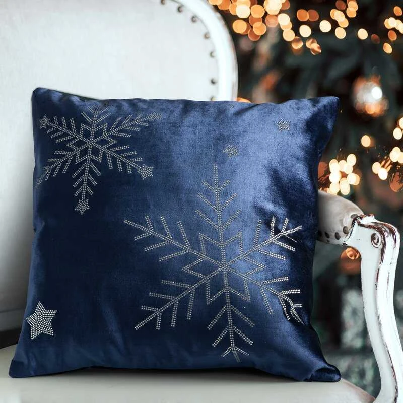 Tamsiai mėlyna pagalvė su snaigėmis 45x45