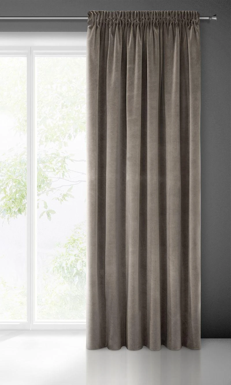 Eurofirany vienspalvė storesnio minkšto aksomo naktinė užuolaida KRISTI, 140X270 cm, 330 g/m2, juosta/ tunelis, spalva: ruda