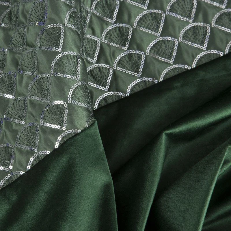 Eurofirany MARGOT Naktinė užuolaida iš aksomo su siuvinėjimu dekoruota juosta ir blizgučiais, 140X250 cm, kilpos /žiedai, spalva: tamsiai žalia