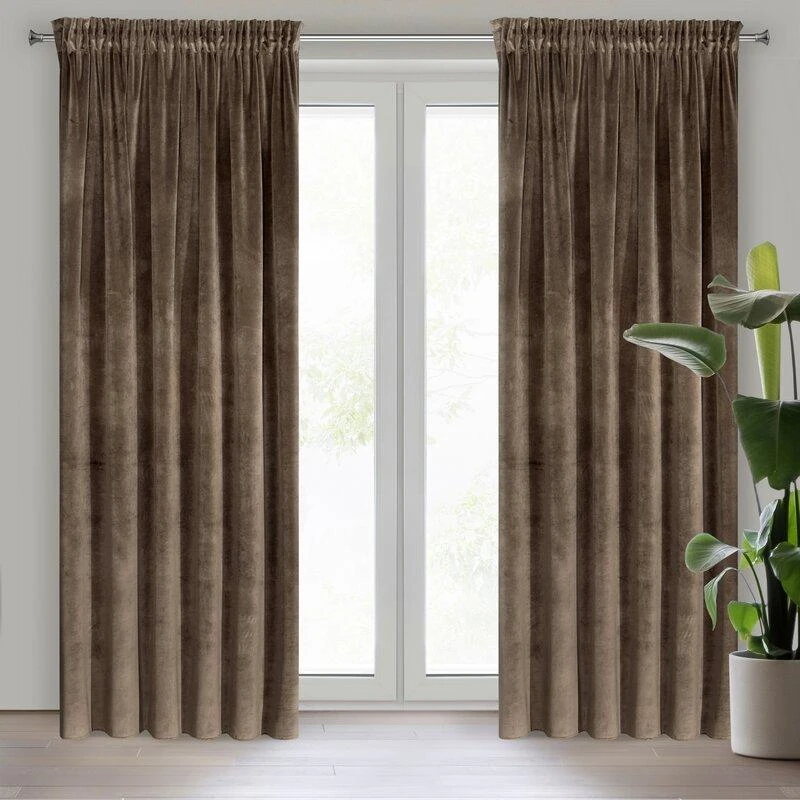 Naktinė užuolaida iš minkšto aksomo Eurofirany DIVA LINE RIA 140X270 cm, juosta/ tunelis/ kabliukai, 300 g/m2, spalva: ruda