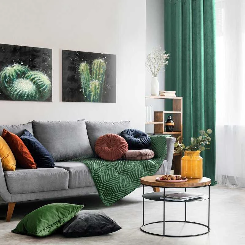 Naktinė užuolaida iš minkšto aksomo Eurofirany DIVA LINE RIA 140X270 cm, juosta/ tunelis/ kabliukai, 300g/m2, spalva: tamsiai žalia