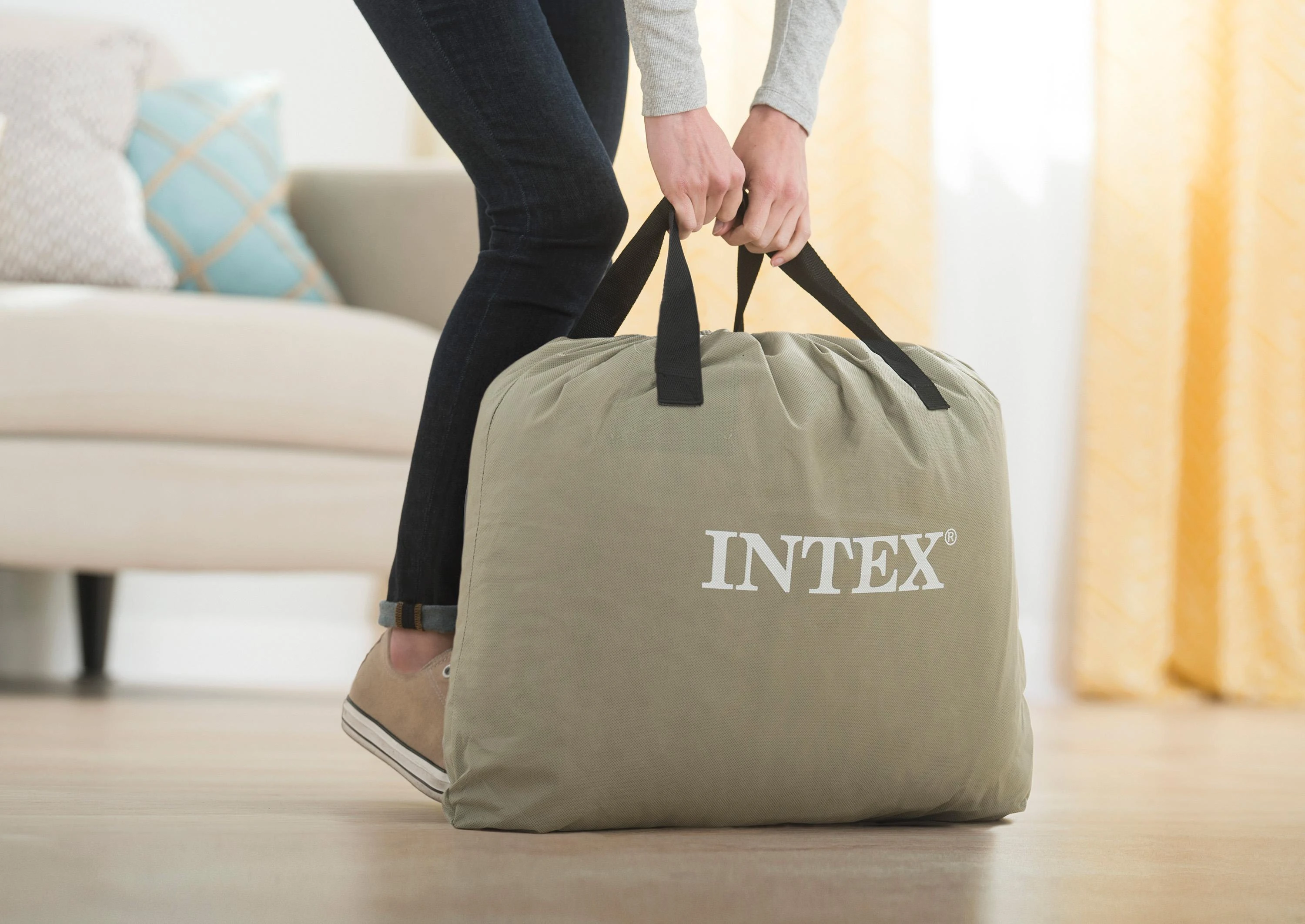Pripučiamas čiužinys INTEX Twin Comfort-Plush Mid-Rise su integruota elektrine pompa, 99×191×33 cm