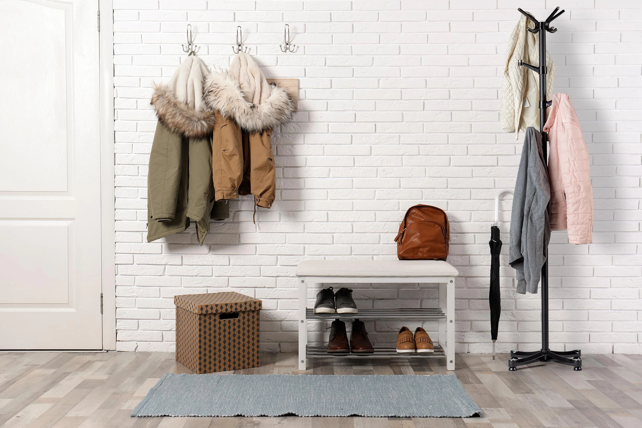 Modernhome Standing clothes hanger, juodas