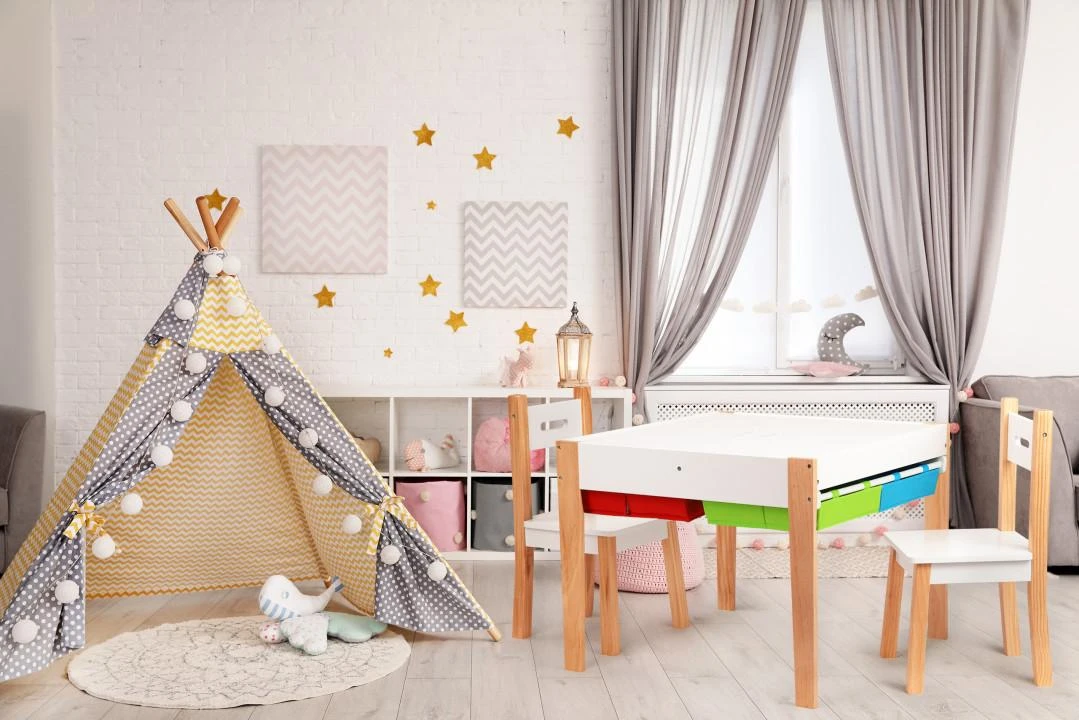 Ecotoys Mediniai baldai vaikams komplektas stalas + 2 kėdės