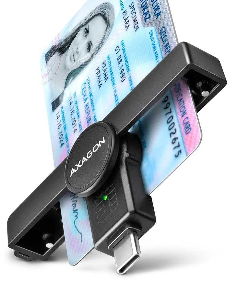 „Axagon“ sulankstomas kišeninis USB-C išmaniųjų / ID kortelių skaitytuvas.