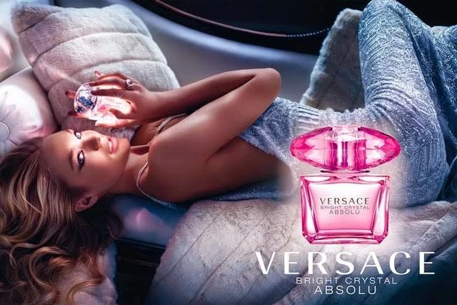 Versace Bright Crystal Absolu EDP rinkinys moterims (EDP, 90 ml + parfumuota dušo želė, 100 ml + parfumuotas kūno losjonas, 100 ml + EDP, 5 ml)