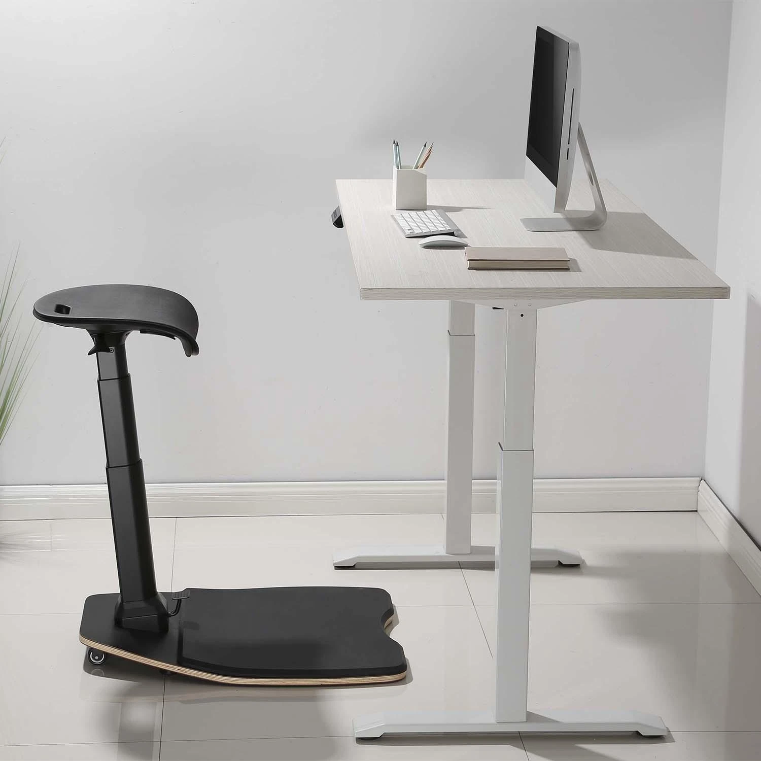 Ergonomiczne „Maclean“ ergonominė kėdė, reguliuojamo aukščio, atlošiama su nuovargio kilimėliu, 615–1180 mm, MC-872