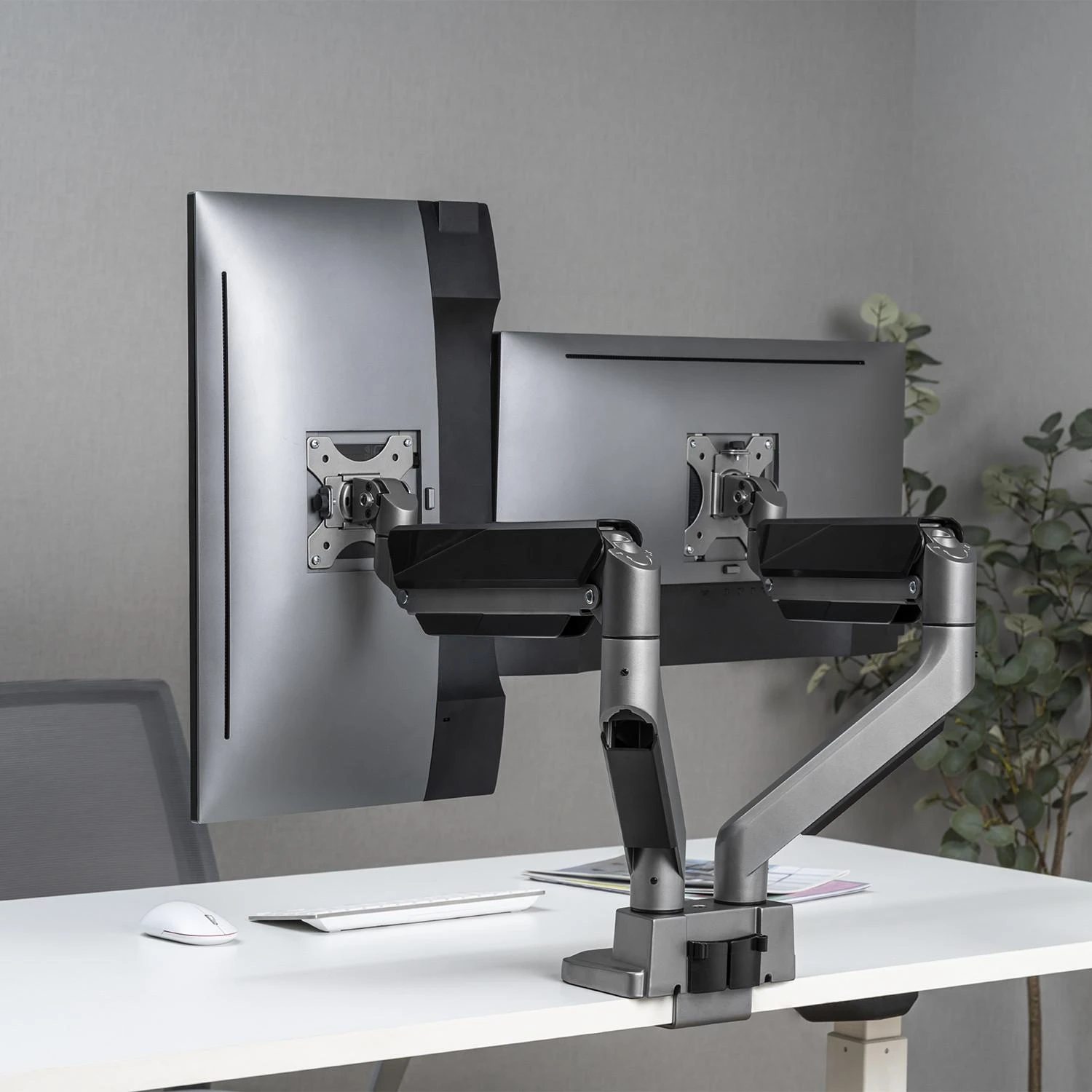 Laikiklis „Ergo Office“ universalus stalo laikiklis dviem monitoriams, dujinė spyruoklė, 17"-35", 15 kg, VESA 75x75 / 100x100, ER-446