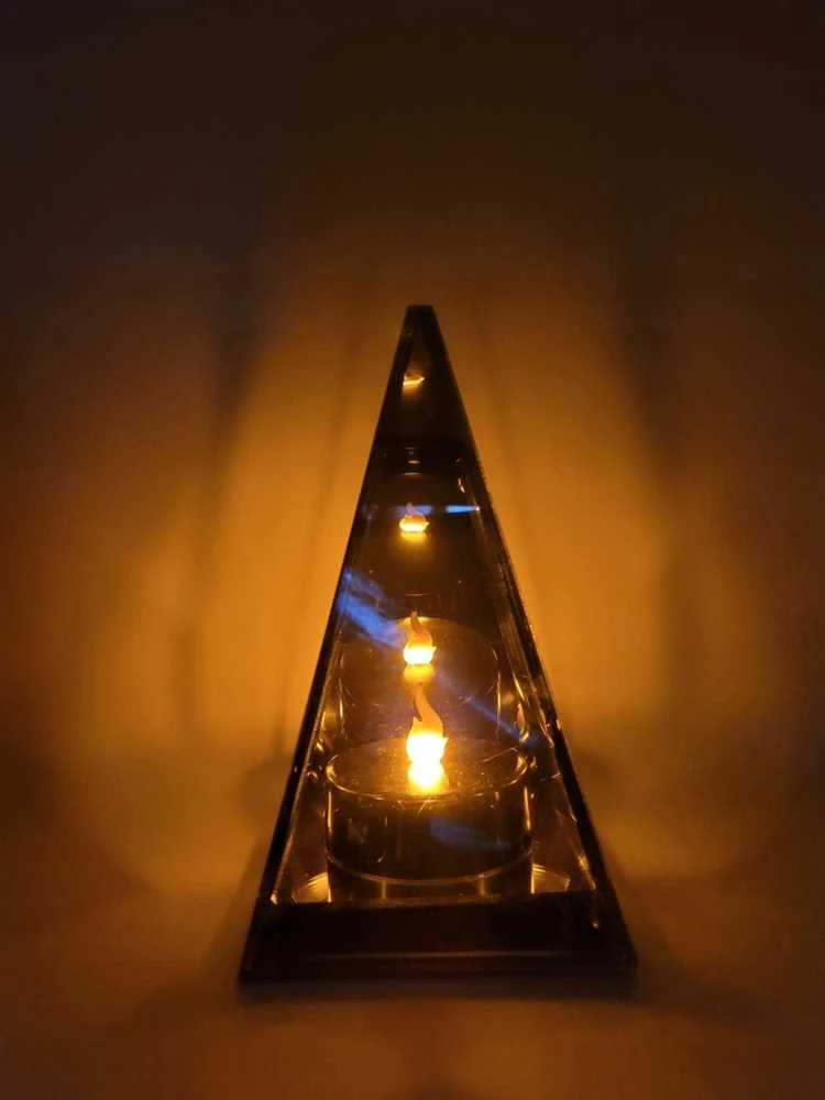 Salamina Kapų žvakė.3D LED veidrodinis žibintas su liepsnos efektu, piramidė, 20 cm
