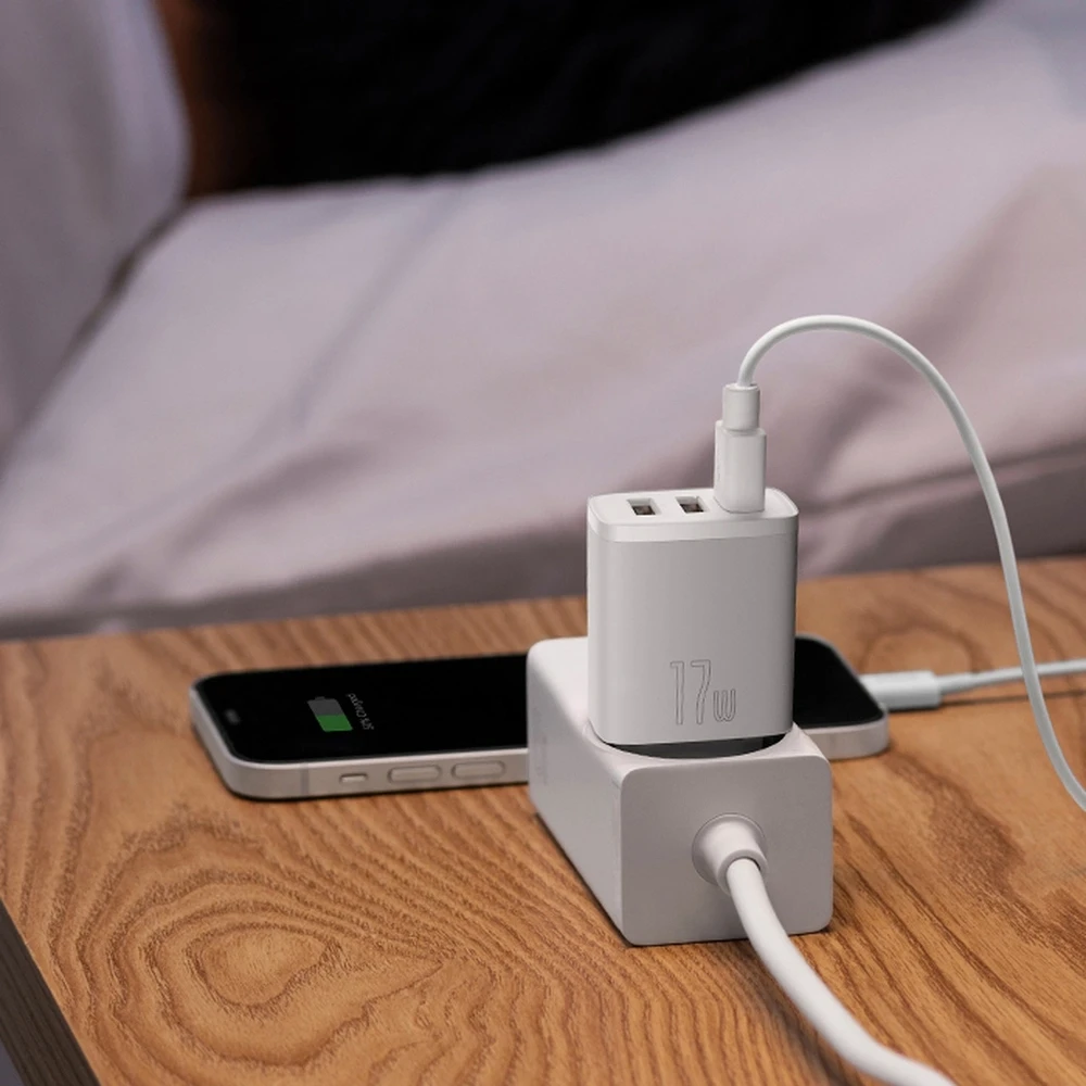 Baseus kompaktiškas greitas įkroviklis, 3x USB, 17W - baltas