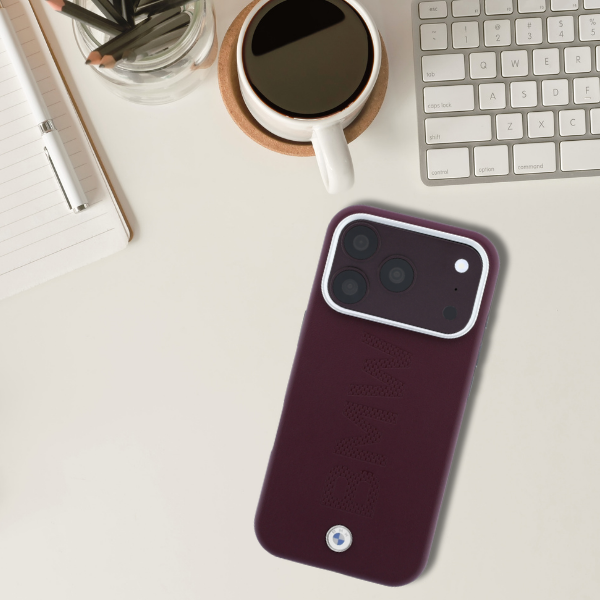 BMW Sign Centered Deboss dėklas su MagSafe, skirtas iPhone 17 Pro / 18 Pro – Burgundy aprašymas - Prekės nuotrauka