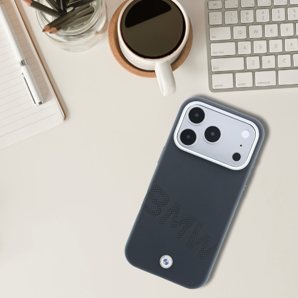 BMW pasviręs įspaustų raidžių MagSafe dėklas, skirtas iPhone 17 Pro Max / 18 Pro Max - pilka aprašymas - Prekės nuotrauka