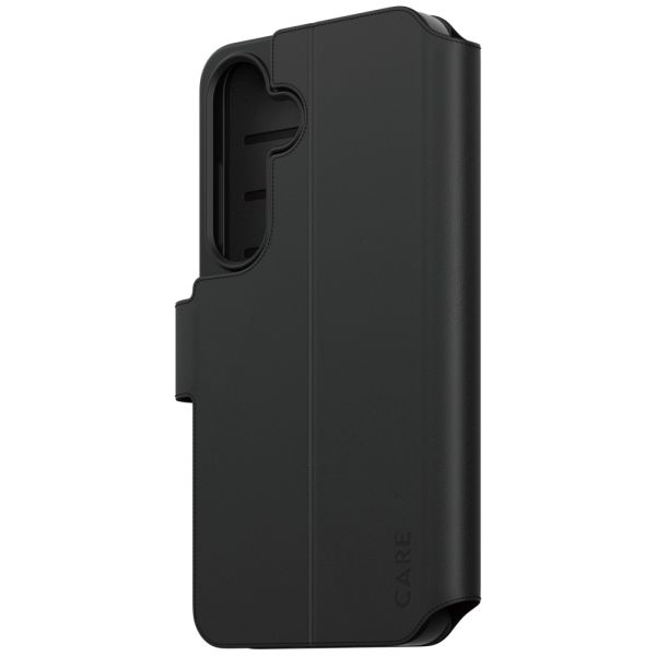 Panzer Glass CARE by PanzerGlass Feature Wallet Kickstand Samsung Galaxy S25 dėklas telefonui juodos spalvos aprašymas - Prekės nuotrauka Panzer Glass CARE by PanzerGlass Feature Wallet Kickstand Samsung Galaxy S25 dėklas telefonui juodos spalvos aprašymas - Prekės nuotrauka
