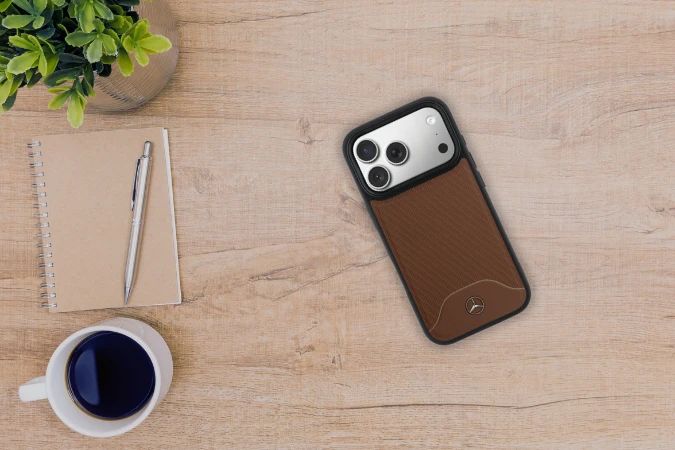 Dėklas Mercedes Leather Wood Effect and Curve MagSafe na iPhone 17 Pro - ruda aprašymas - Prekės nuotrauka
