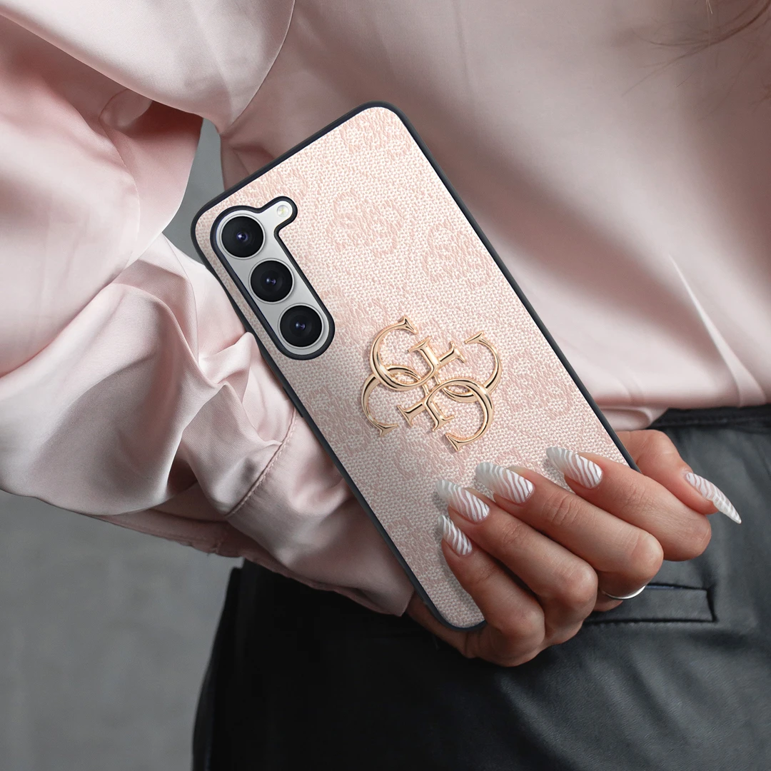 Guess 4G Big Metal Logo Samsung Galaxy A35 - dėklas telefonui rudos spalvos aprašymas - Prekės nuotrauka Guess 4G Big Metal Logo Samsung Galaxy A35 - dėklas telefonui rudos spalvos aprašymas - Prekės nuotrauka