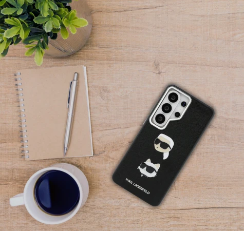 Karl Lagerfeld „Saffiano“ dvigubų galvučių metalinis dėklas, skirtas „Samsung Galaxy S26 Ultra“, juodas aprašymas - Prekės nuotrauka Karl Lagerfeld „Saffiano“ dvigubų galvučių metalinis dėklas, skirtas „Samsung Galaxy S26 Ultra“, juodas aprašymas - Prekės nuotrauka