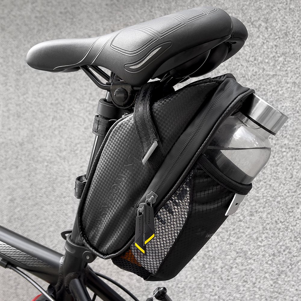 Wozinsky bike saddle bag 1.5 l juodos spalvos (WBB20BK) aprašymas - Prekės nuotrauka Wozinsky bike saddle bag 1.5 l juodos spalvos (WBB20BK) aprašymas - Prekės nuotrauka