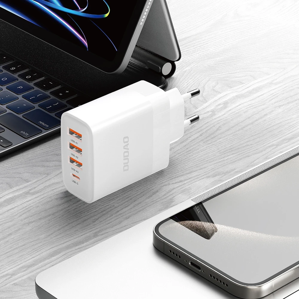 Dudao A5HEU network įkroviklis 3x USB-A 1x USB-C PD20W – baltos spalvos
