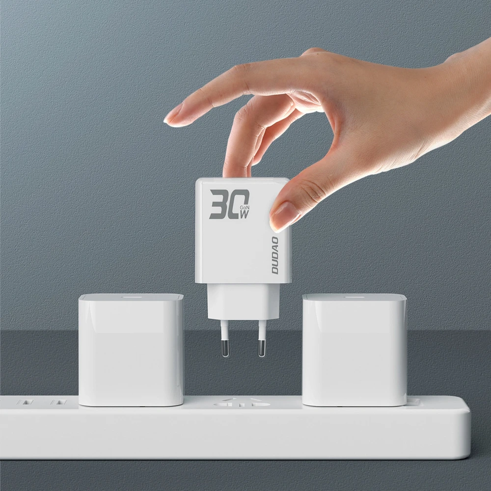 GaN Dudao A30EUL 30W USB-A / USB-C laidinis įkroviklis + USB-C – Lightning kabelis – baltos spalvos