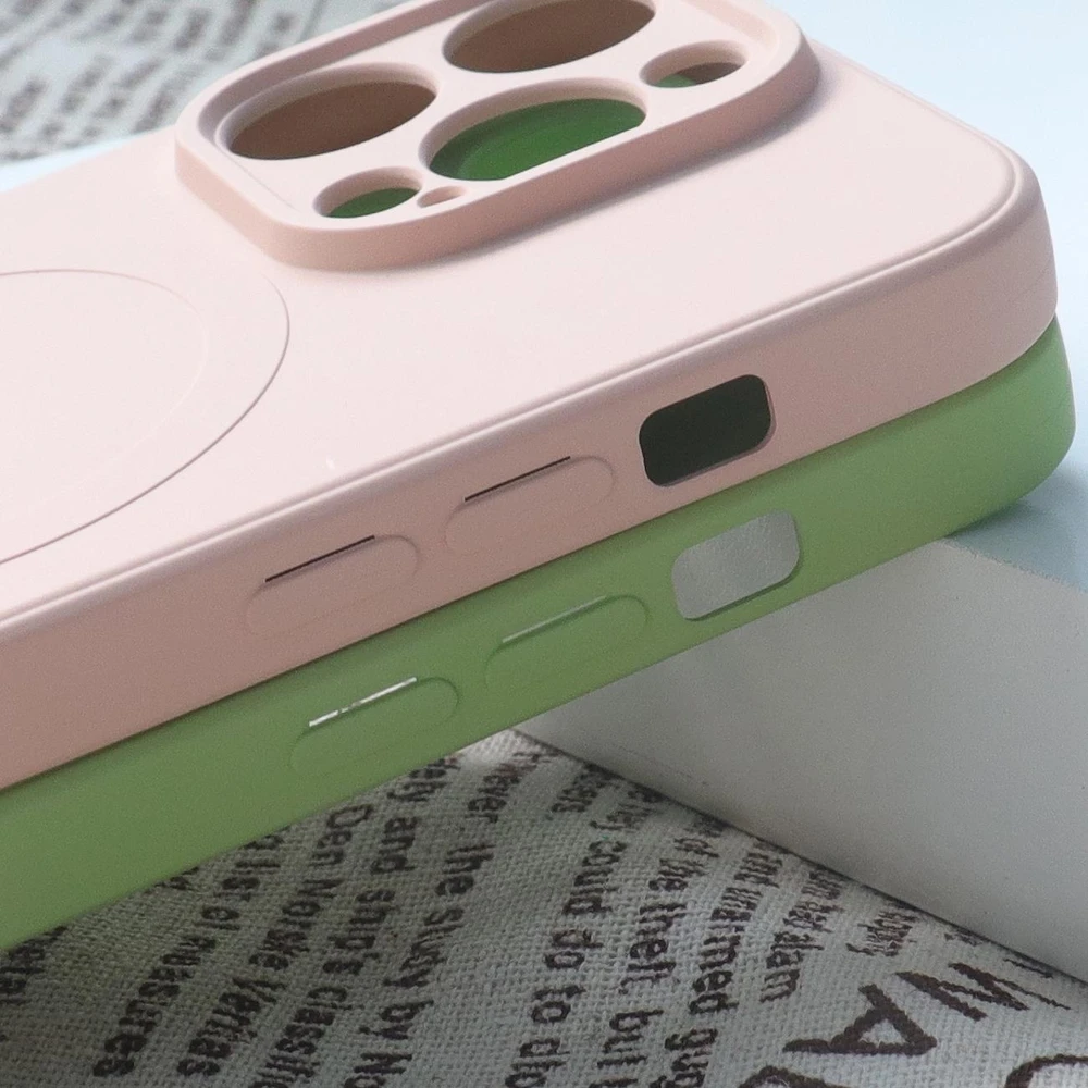 Hurtel Apple iPhone 14 Pro Max silikoninis Magnetic Magsafe - dėklas telefonui juodos spalvos