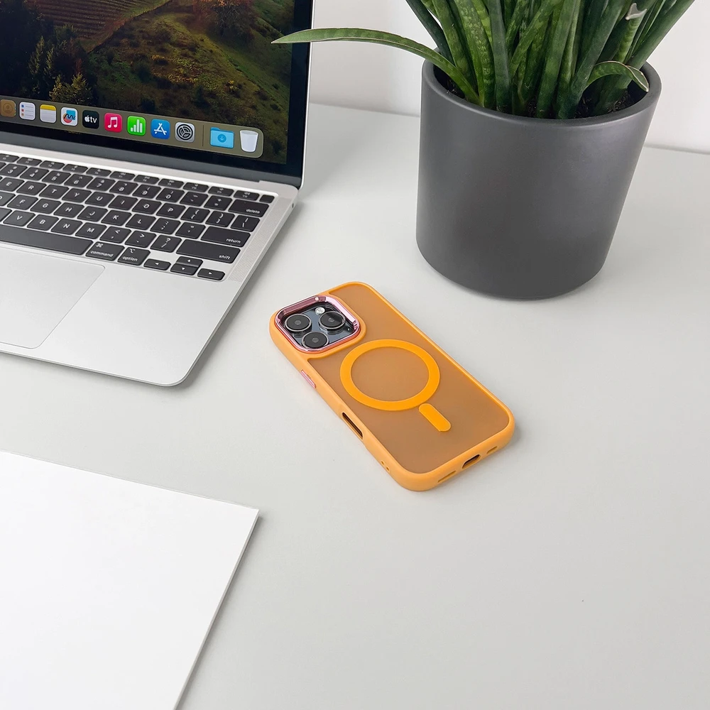 Hurtel Magnetic Collection MagSafe Apple iPhone 16 Pro – dėklas telefonui oranžinės spalvos