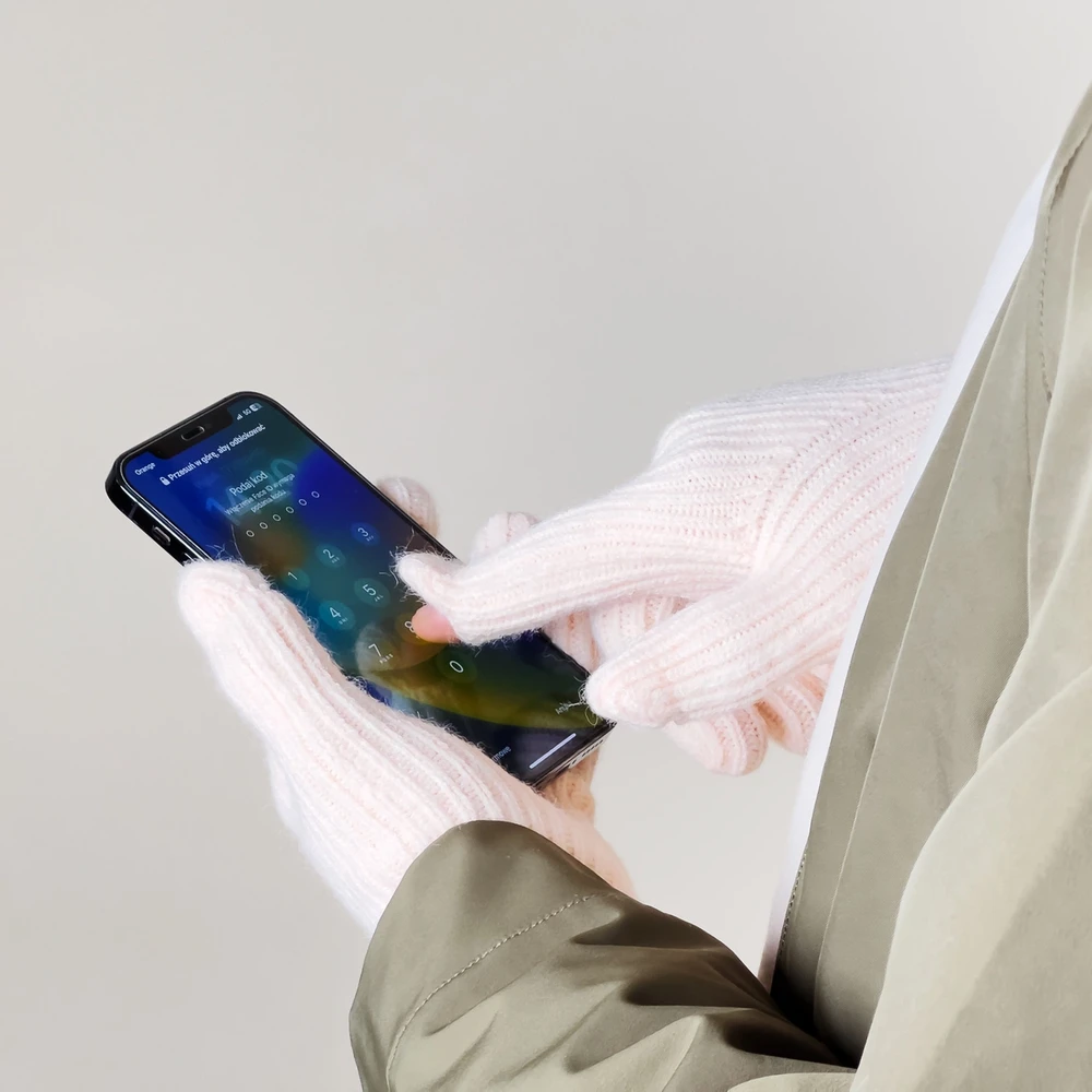 Hurtel Megztos pirštinės telefonui su iškirptėmis pirštams – rožinės spalvos