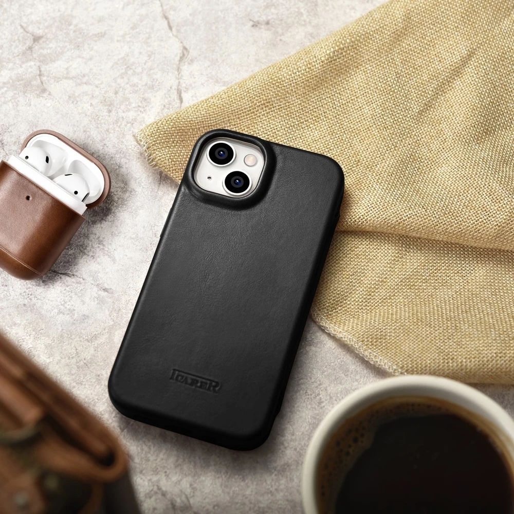 iCarer CE Oil Wax Premium Leather Leather Apple iPhone 14 Plus Magnetic atverčiamas MagSafe dėklas telefonui juodos spalvos (AKI14220707-BK)