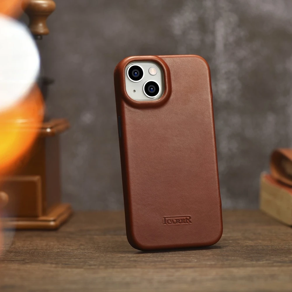 iCarer CE Oil Wax Premium Leather Apple iPhone 14 Plus magnetic atverčiamas MagSafe dėklas telefonui rudos spalvos (AKI14220707-BN)