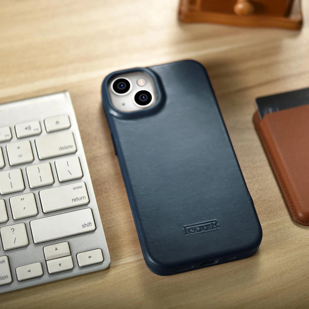 iCarer CE Oil Wax Premium Leather Apple iPhone 14 Plus magnetic atverčiamas MagSafe dėklas telefonui mėlynos spalvos (AKI14220707-BU)