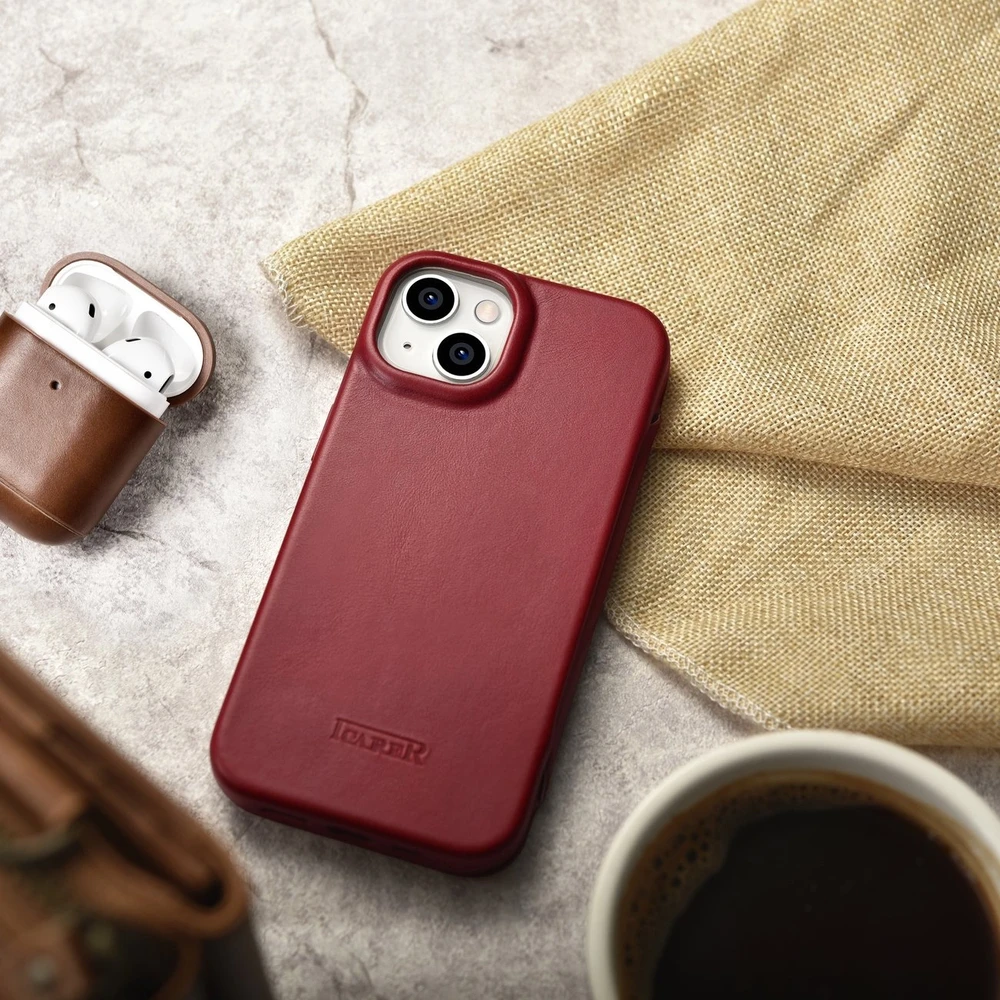 iCarer CE Oil Wax Premium Leather Apple iPhone 14 Plus Magnetic atverčiamas Leather MagSafe dėklas telefonui raudonos spalvos (AKI14220707-RD)