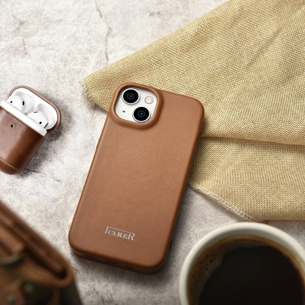 iCarer CE Premium Leather Apple iPhone 14 Plus Magnetic atverčiamas Leather MagSafe dėklas telefonui rudos spalvos (WMI14220715-BN)