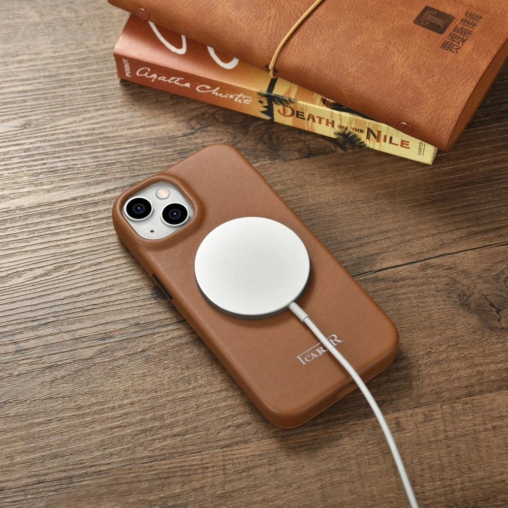 iCarer CE Premium Leather Apple iPhone 14 Plus Magnetic atverčiamas Leather MagSafe dėklas telefonui rudos spalvos (WMI14220715-BN)